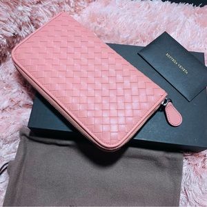 BOTTEGA VENETA PINK ZIPPER AROUND WALLET - NEW
